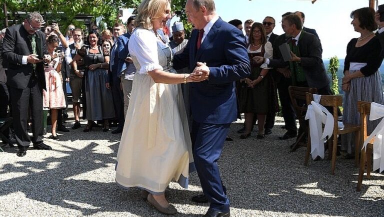 0818 Russia bnePeople wedding of Austrian Foreign Minister Karin Kneissl and Wolfgang Meilinger CHCELLOR Sebastian Kurz 180818 KREMLINRU 7